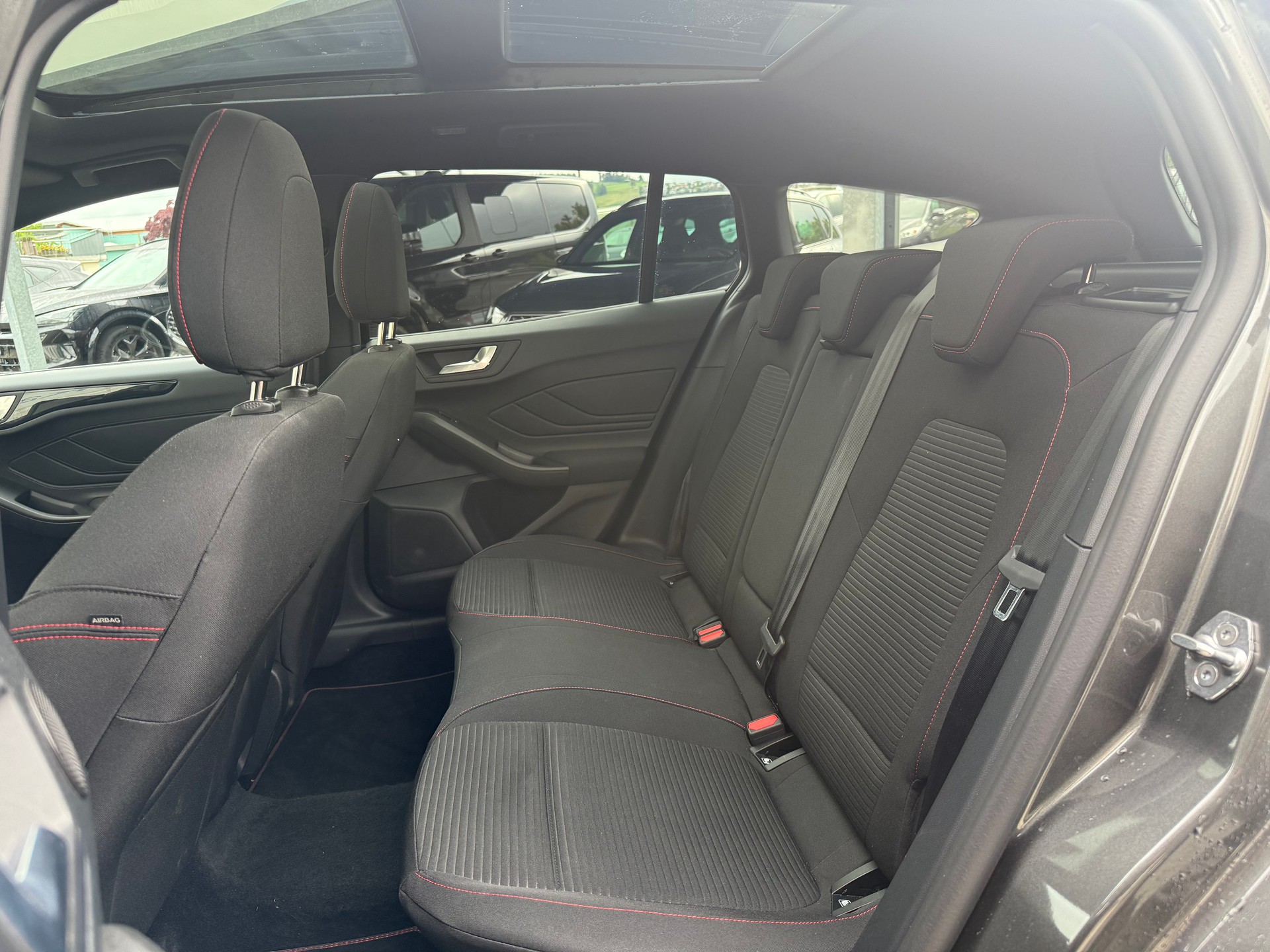 FORD Focus Station Wagon 1.0i EcoB Hybrid 155 ST-Line X-image-11