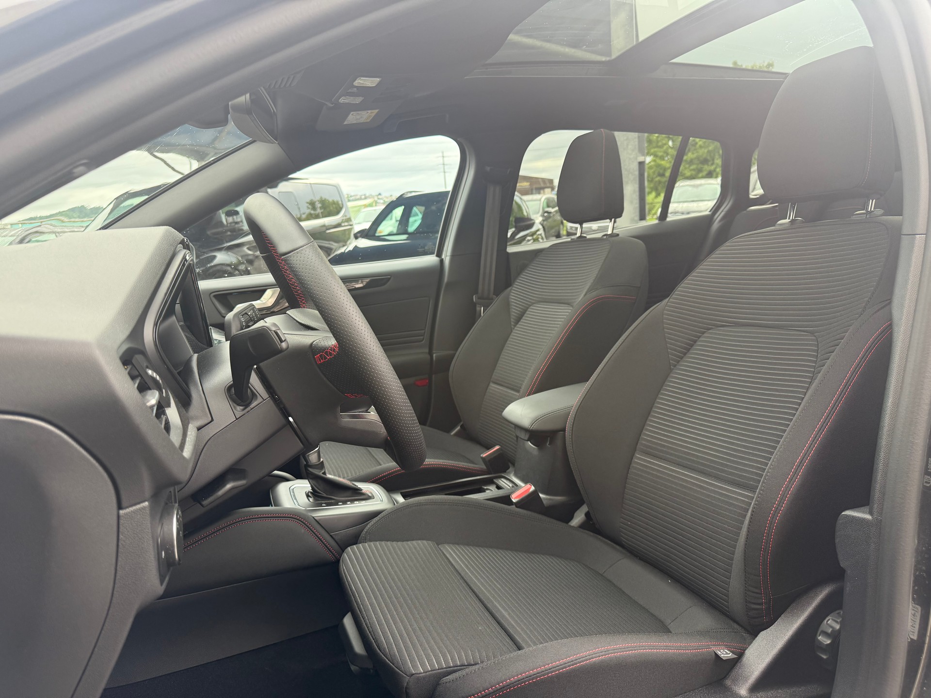 FORD Focus Station Wagon 1.0i EcoB Hybrid 155 ST-Line X-image-9