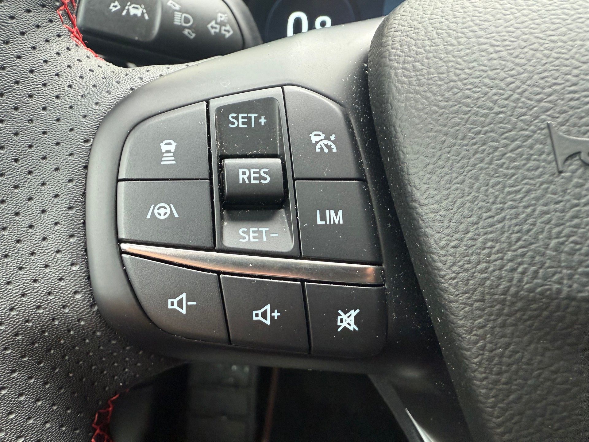 FORD Focus Station Wagon 1.0i EcoB Hybrid 155 ST-Line X-image-19