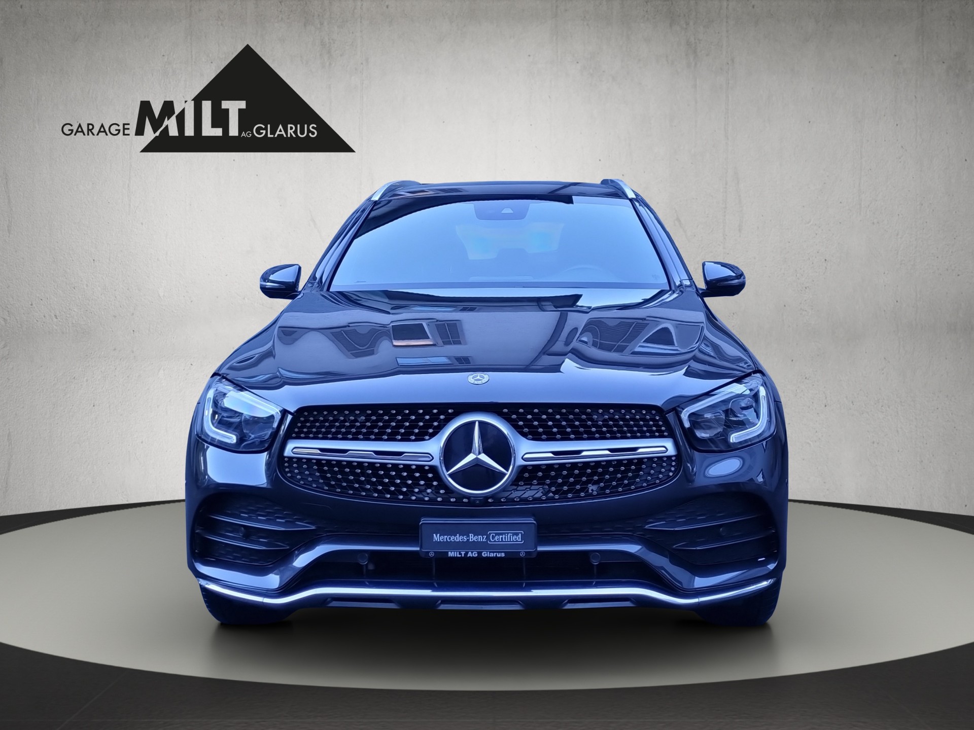 MERCEDES-BENZ GLC 300 AMG Line 4m-showroom-element-2
