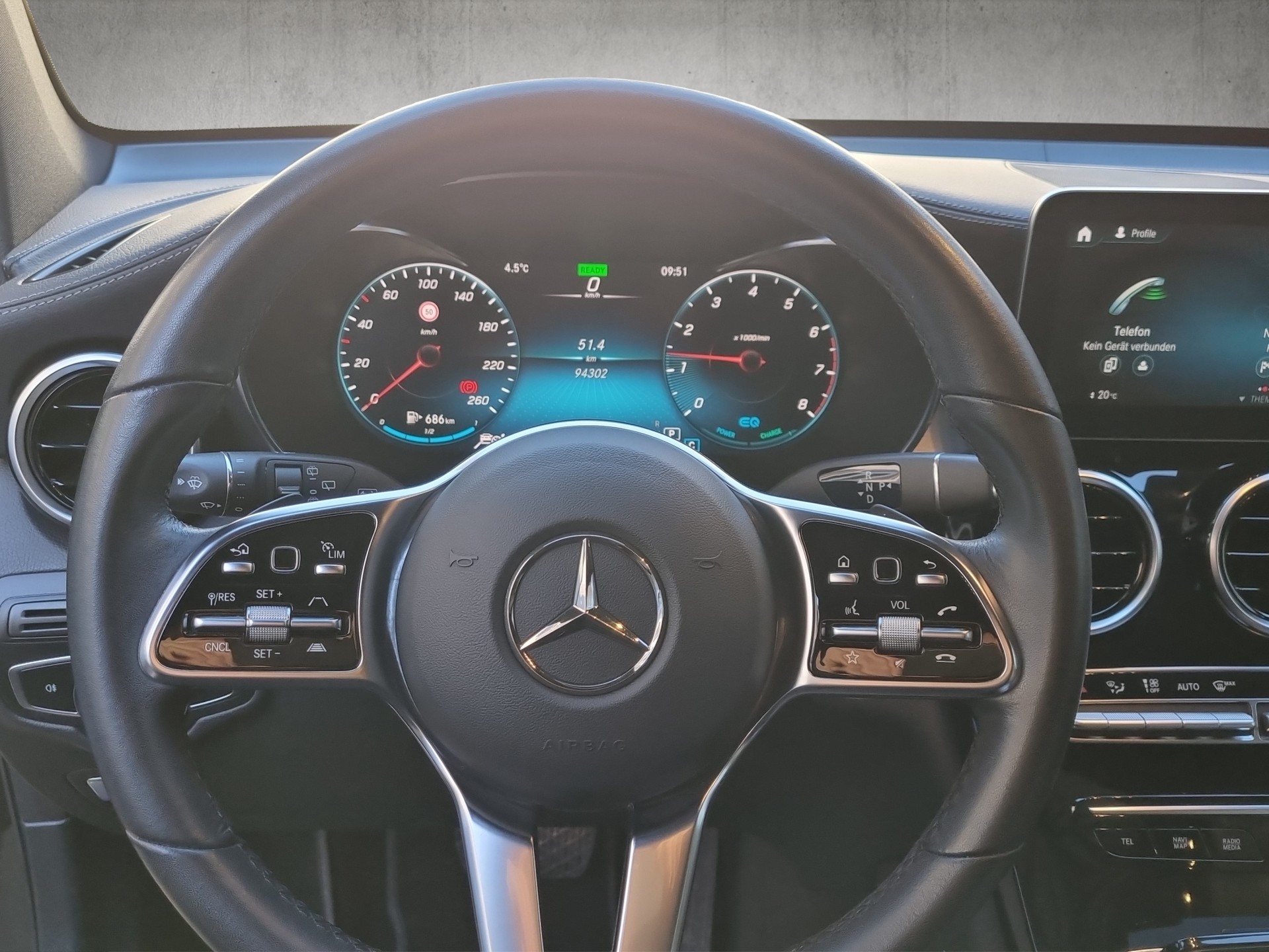 MERCEDES-BENZ GLC 300 AMG Line 4m-image-11