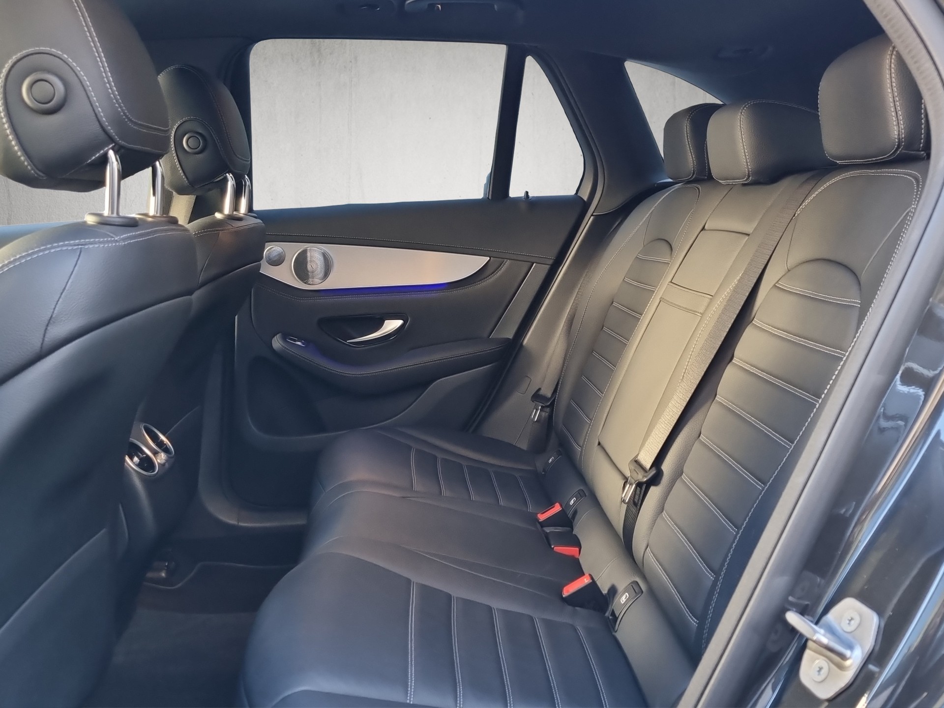 MERCEDES-BENZ GLC 300 AMG Line 4m-image-10