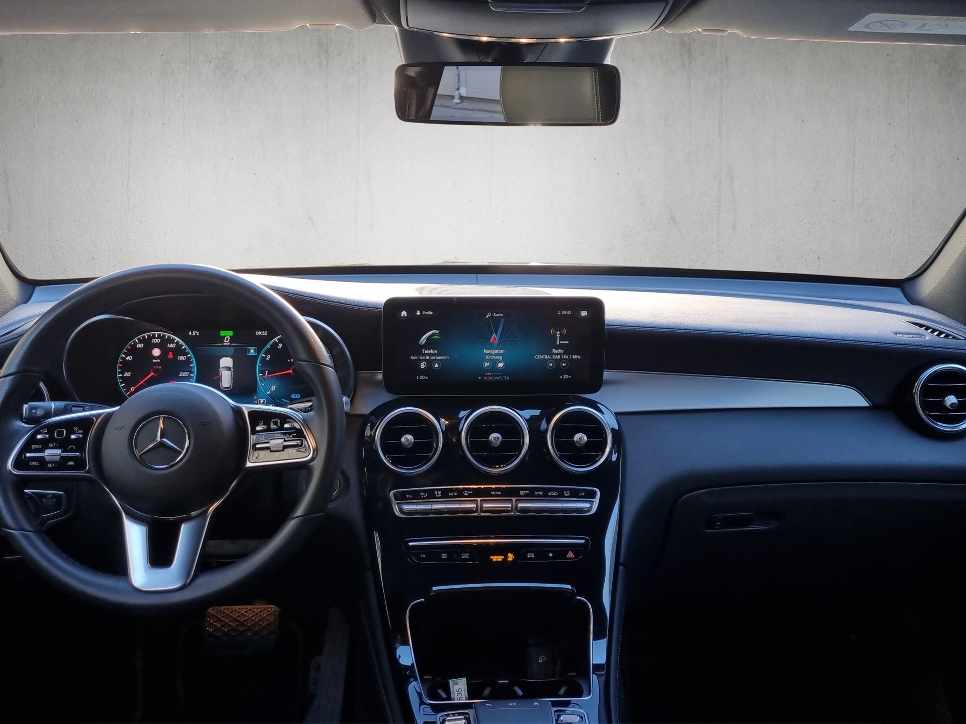 MERCEDES-BENZ GLC 300 AMG Line 4m-image-12
