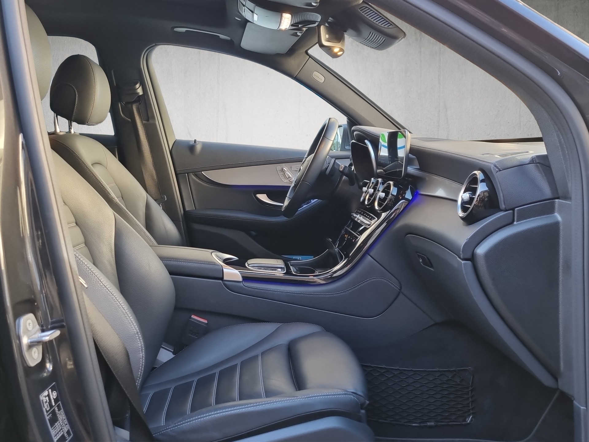MERCEDES-BENZ GLC 300 AMG Line 4m-image-9