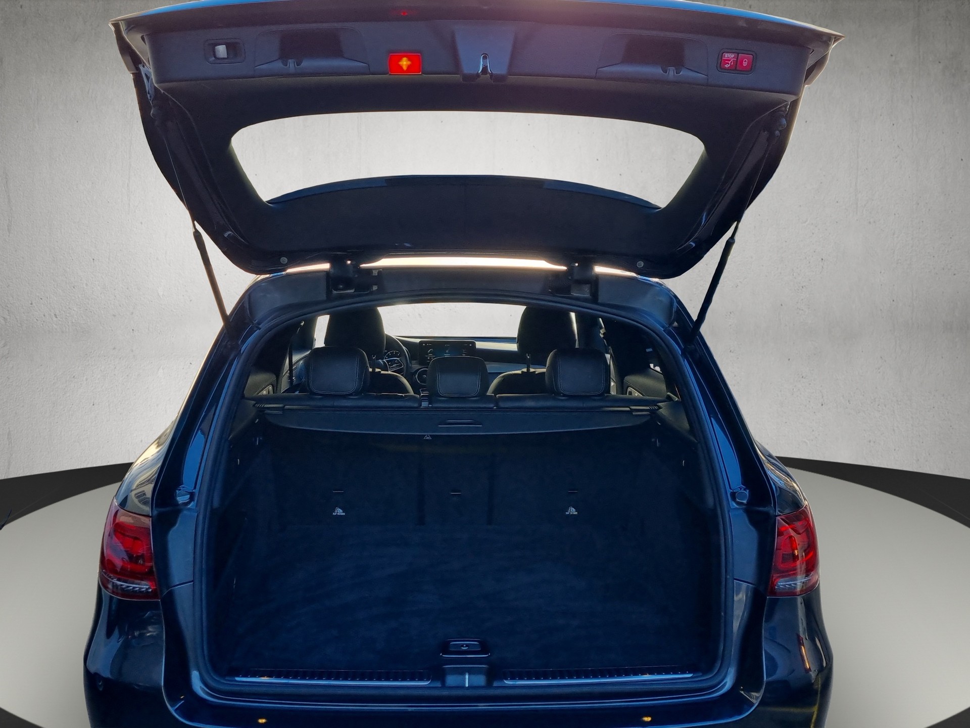 MERCEDES-BENZ GLC 300 AMG Line 4m-image-13