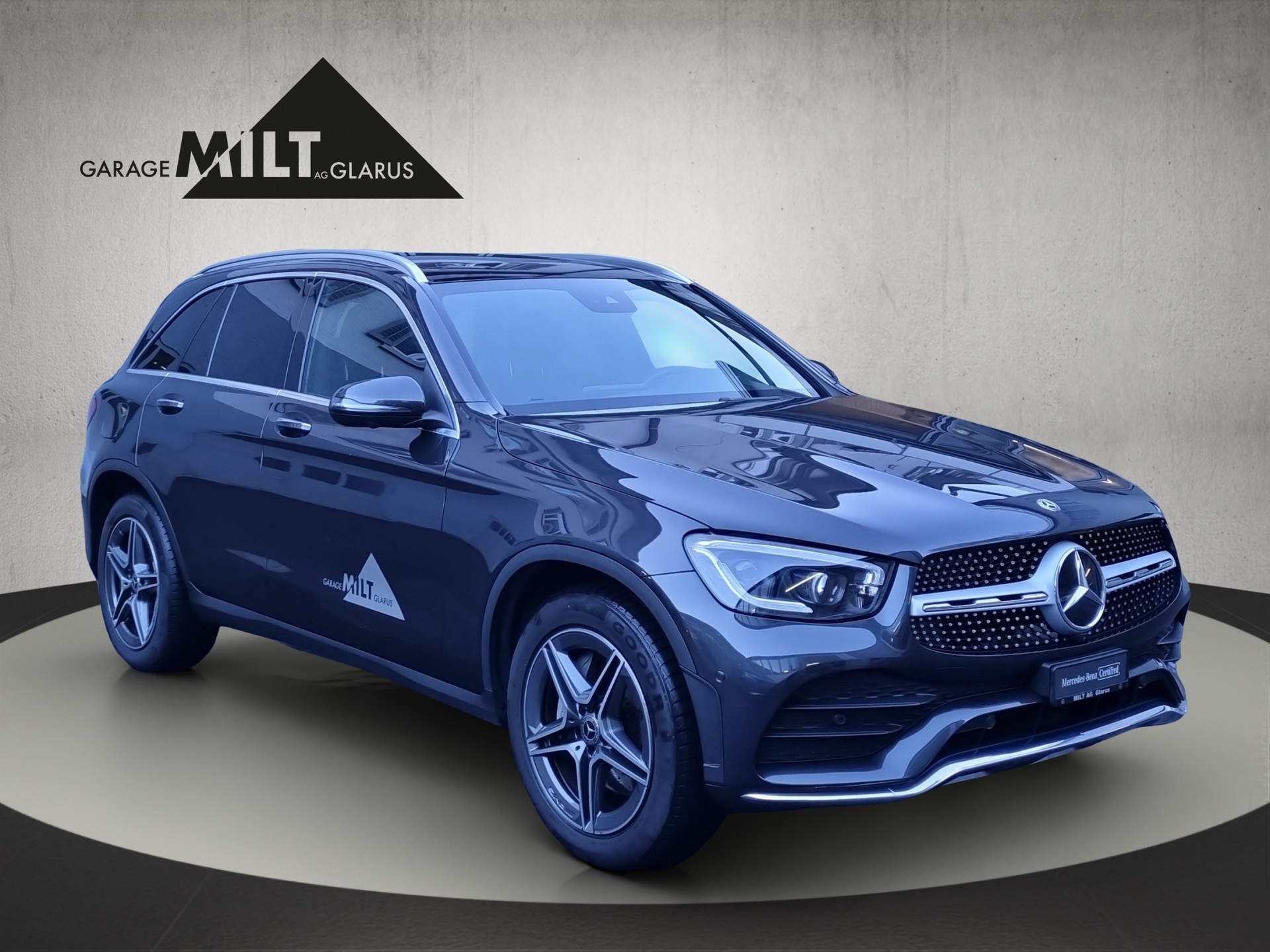 MERCEDES-BENZ GLC 300 AMG Line 4m-showroom-element-1