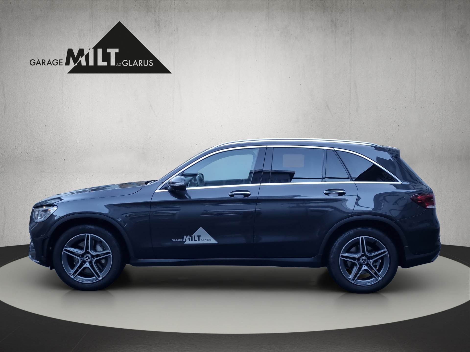 MERCEDES-BENZ GLC 300 AMG Line 4m-image-4