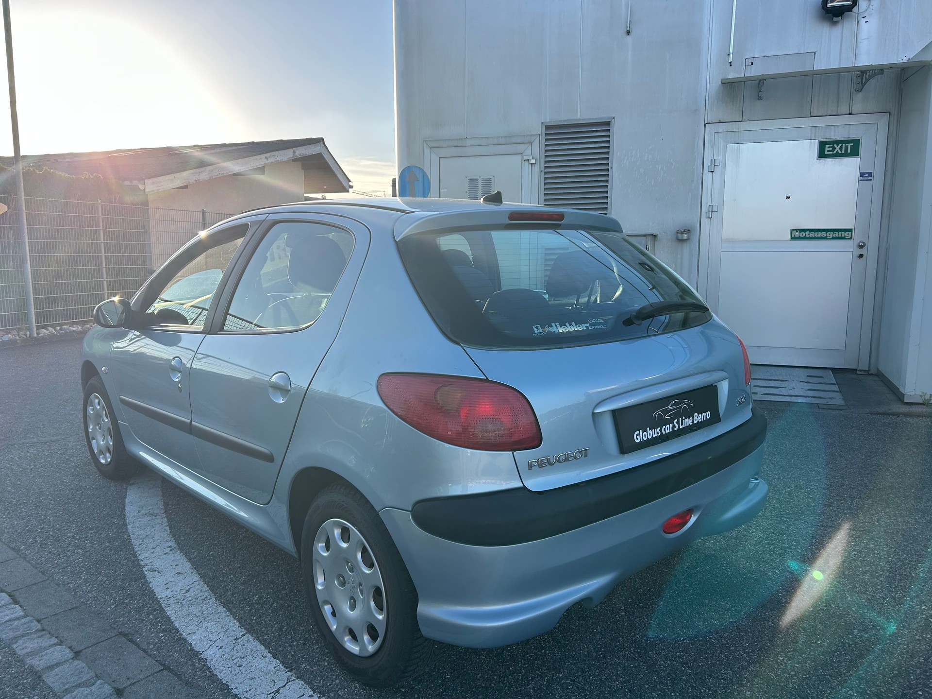 PEUGEOT 206 1.6 16V (XT) Premium-image-9