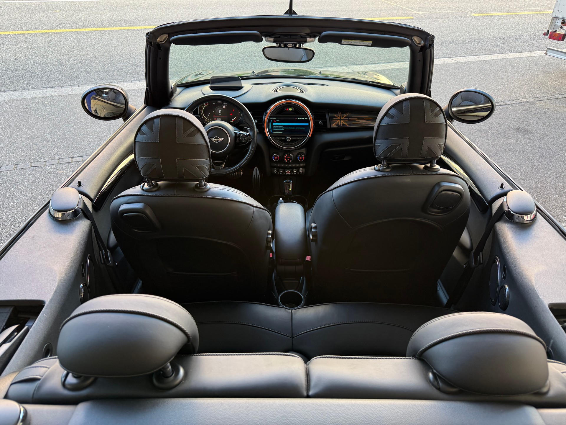 MINI Cooper John Cooper Works Cabriolet Steptronic-image-19