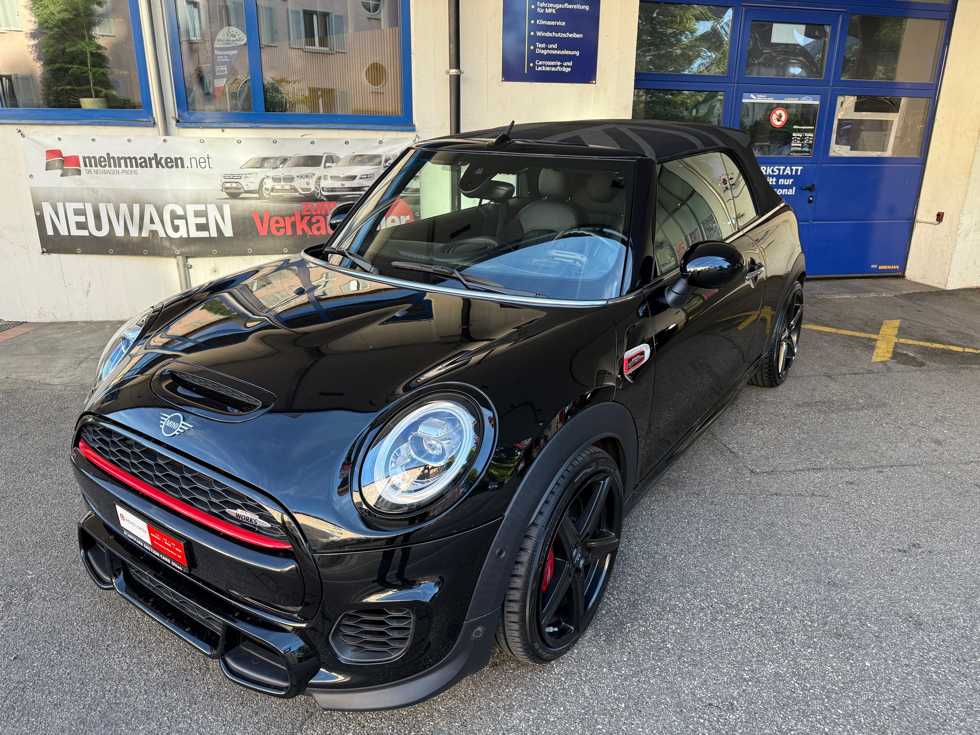 MINI Cooper John Cooper Works Cabriolet Steptronic-image-8