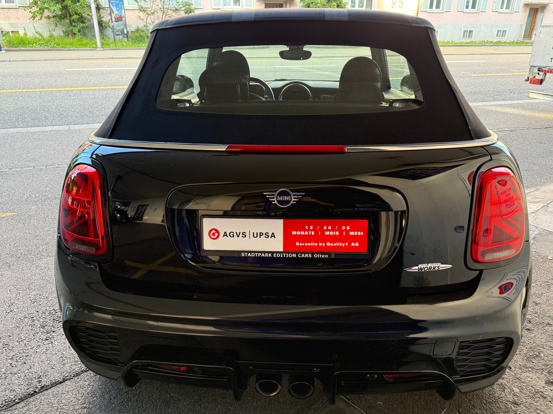 MINI Cooper John Cooper Works Cabriolet Steptronic-image-12