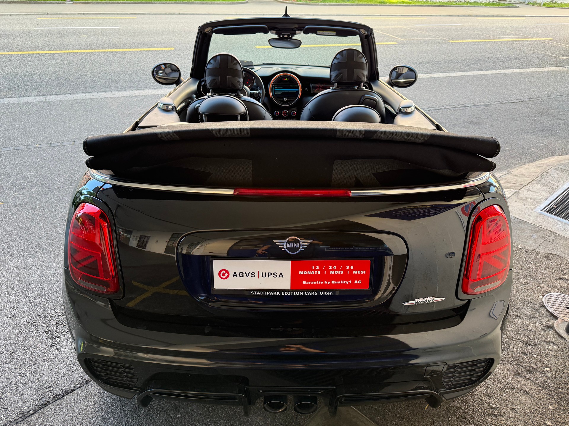 MINI Cooper John Cooper Works Cabriolet Steptronic-image-6