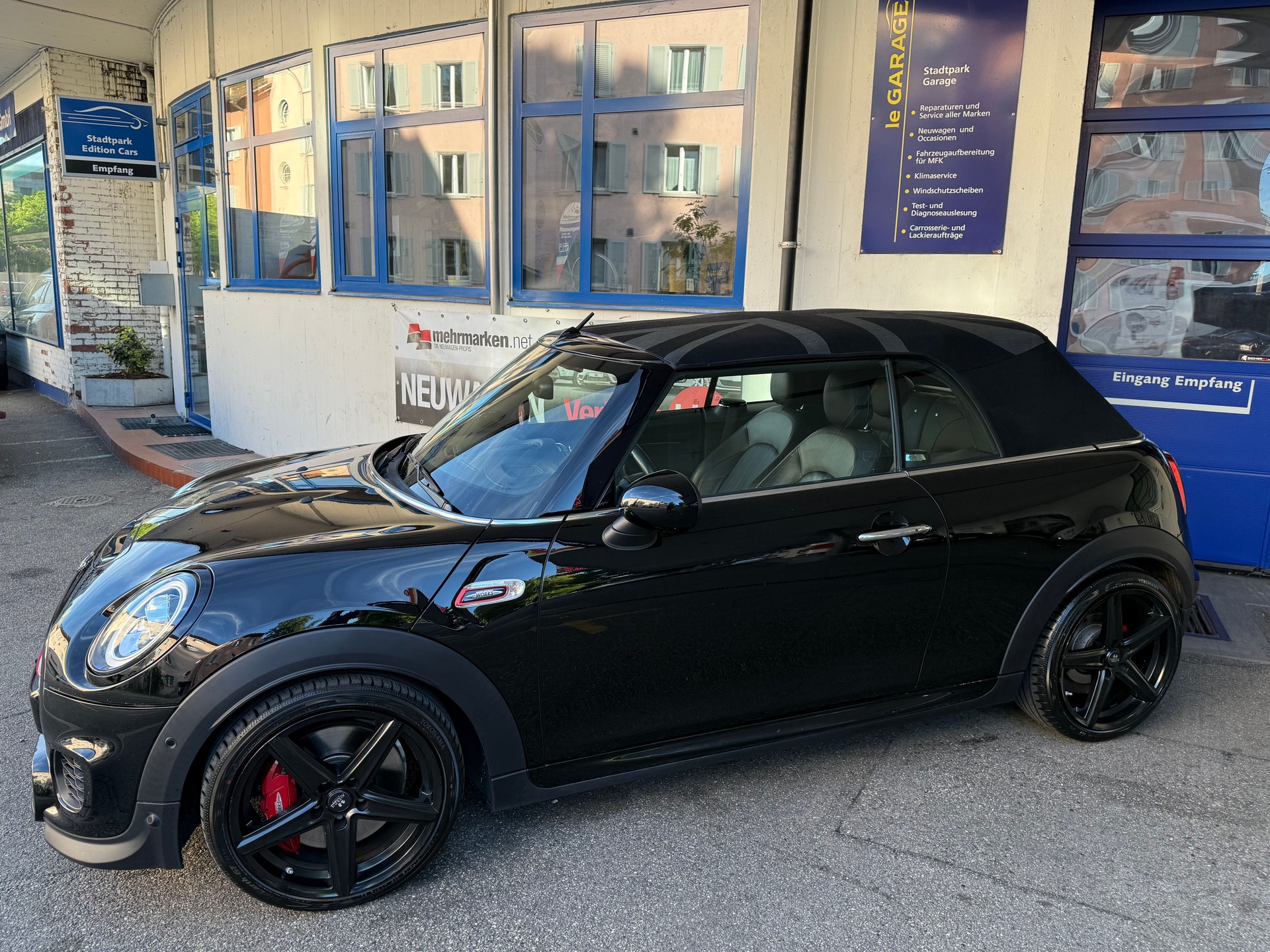 MINI Cooper John Cooper Works Cabriolet Steptronic-image-10