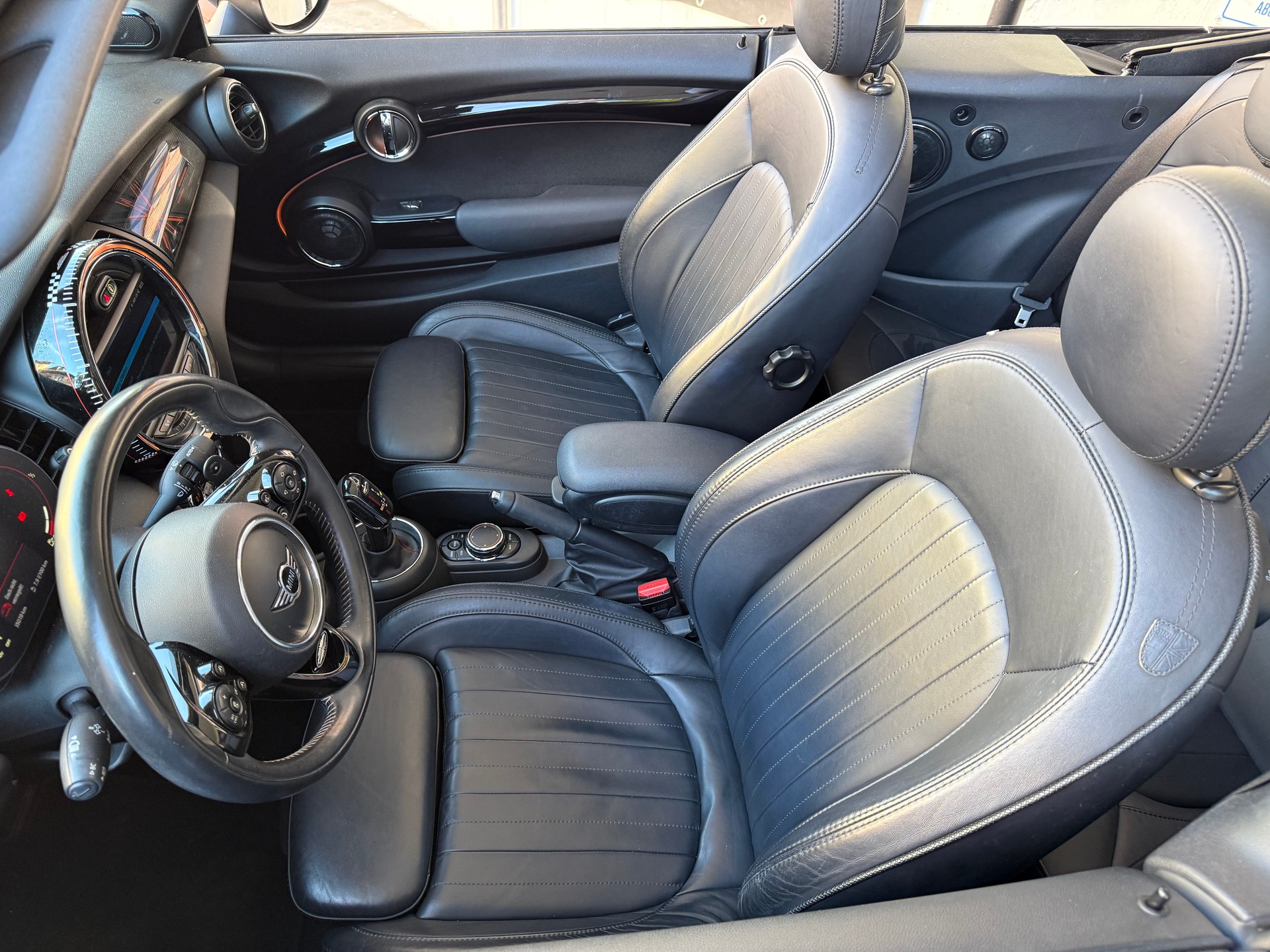 MINI Cooper John Cooper Works Cabriolet Steptronic-image-21