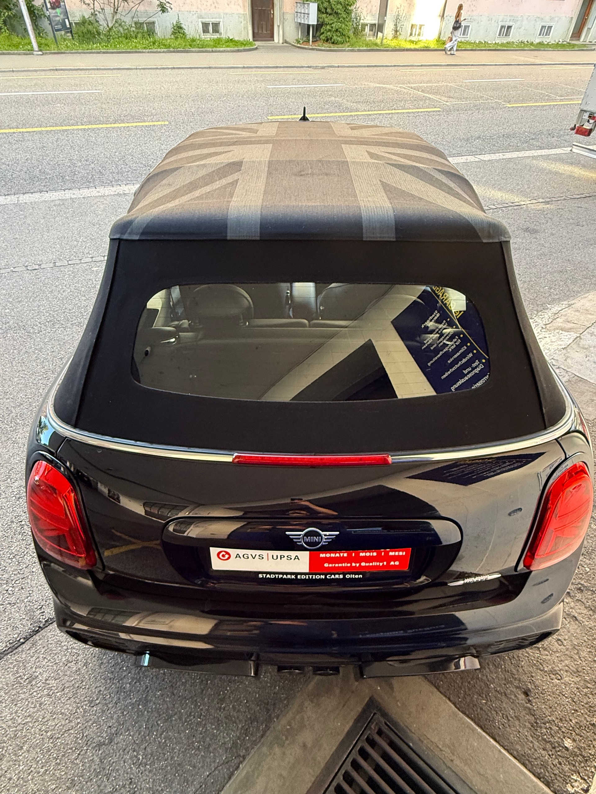 MINI Cooper John Cooper Works Cabriolet Steptronic-image-13