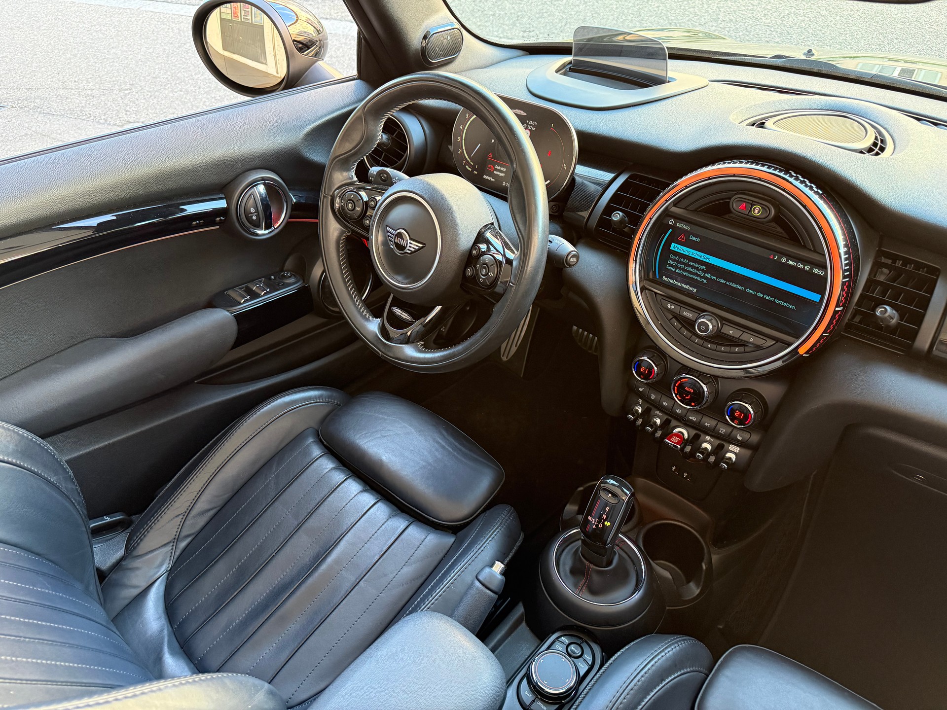MINI Cooper John Cooper Works Cabriolet Steptronic-image-16