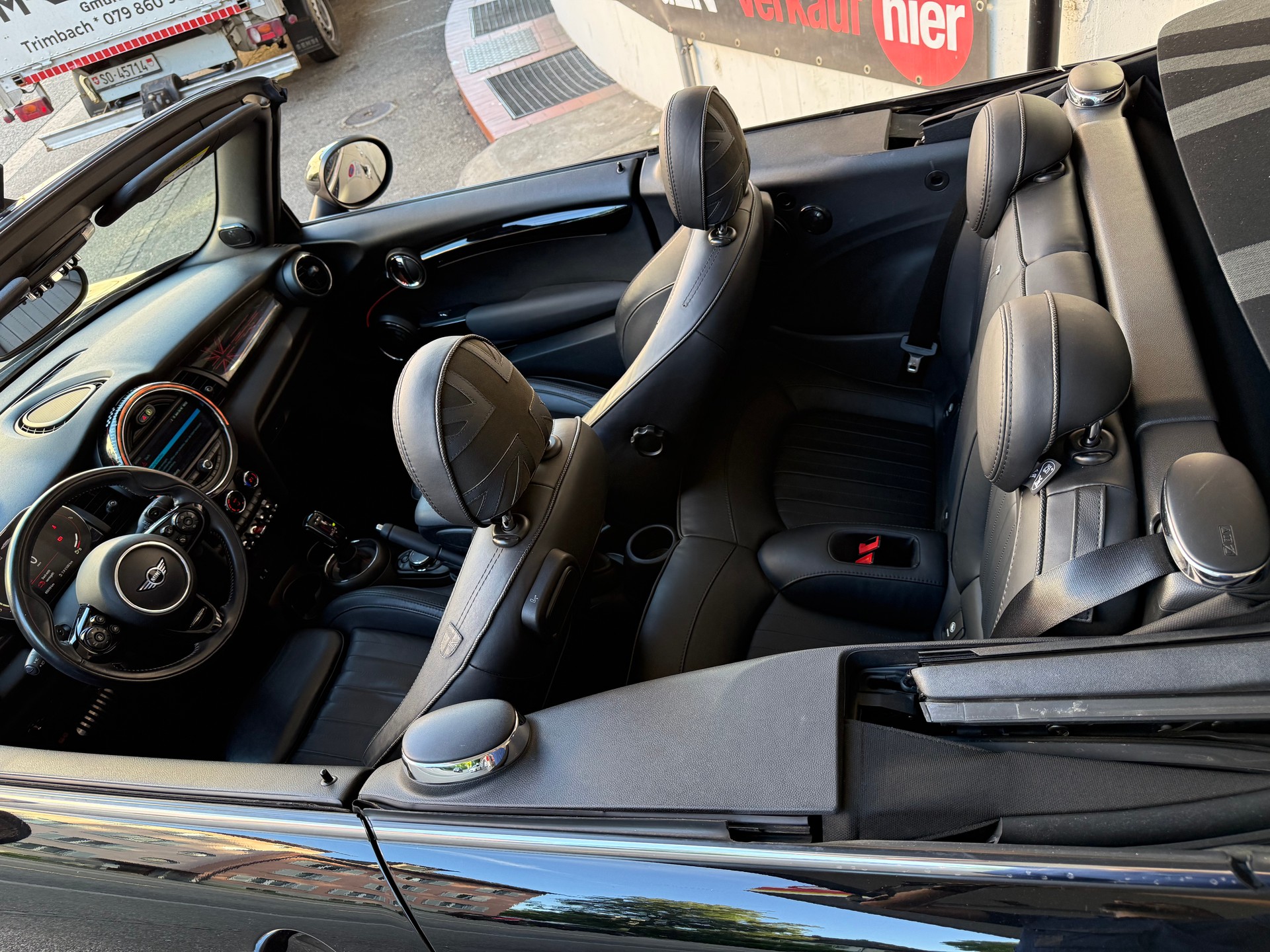 MINI Cooper John Cooper Works Cabriolet Steptronic-image-18