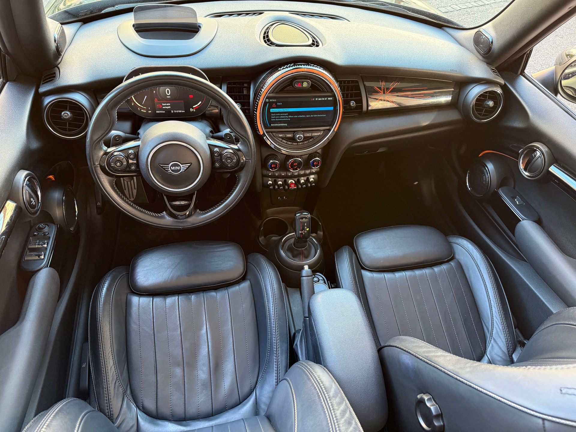 MINI Cooper John Cooper Works Cabriolet Steptronic-image-14