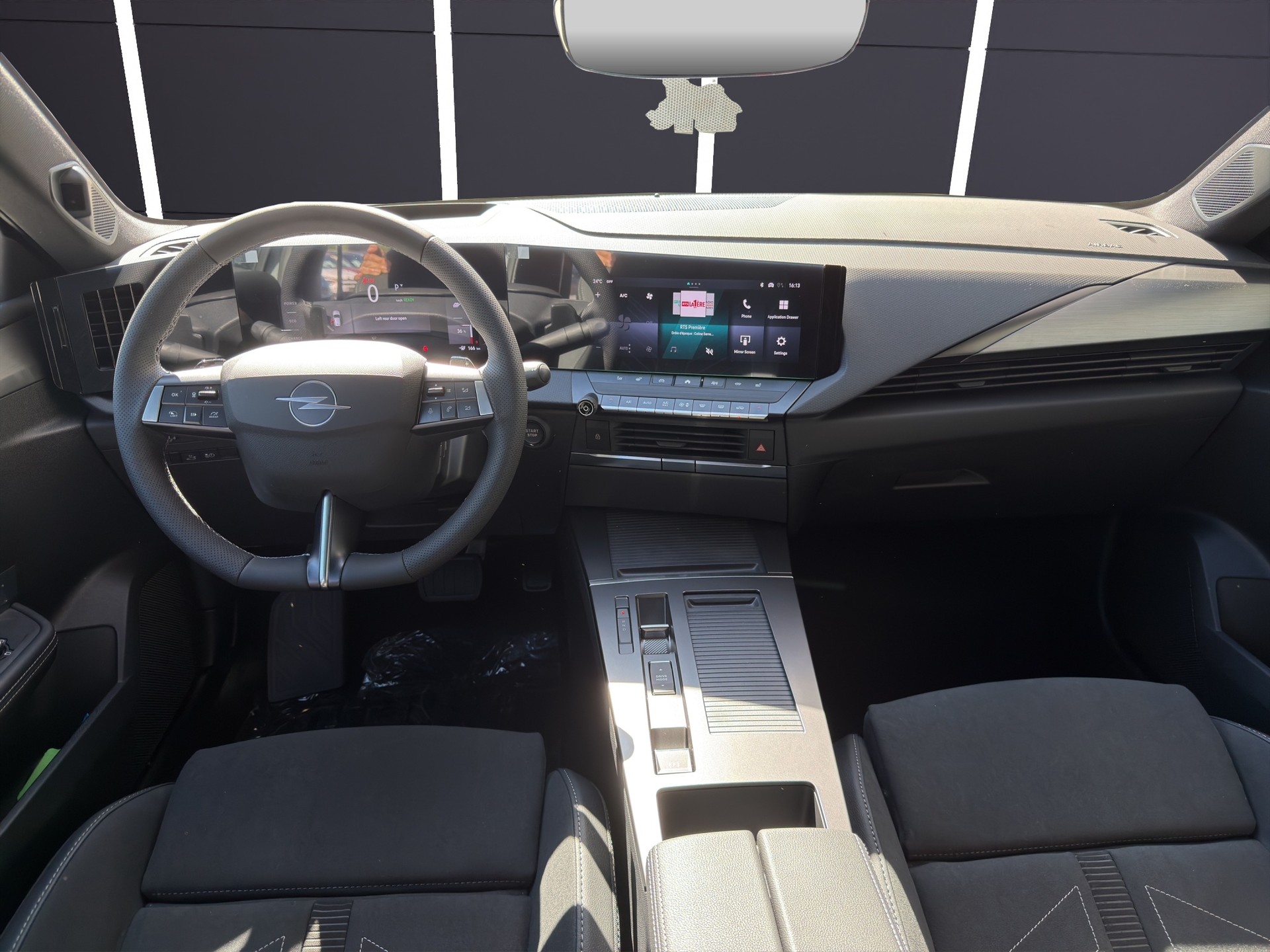 OPEL ASTRA e Sports Tourer Ultimate-image-7