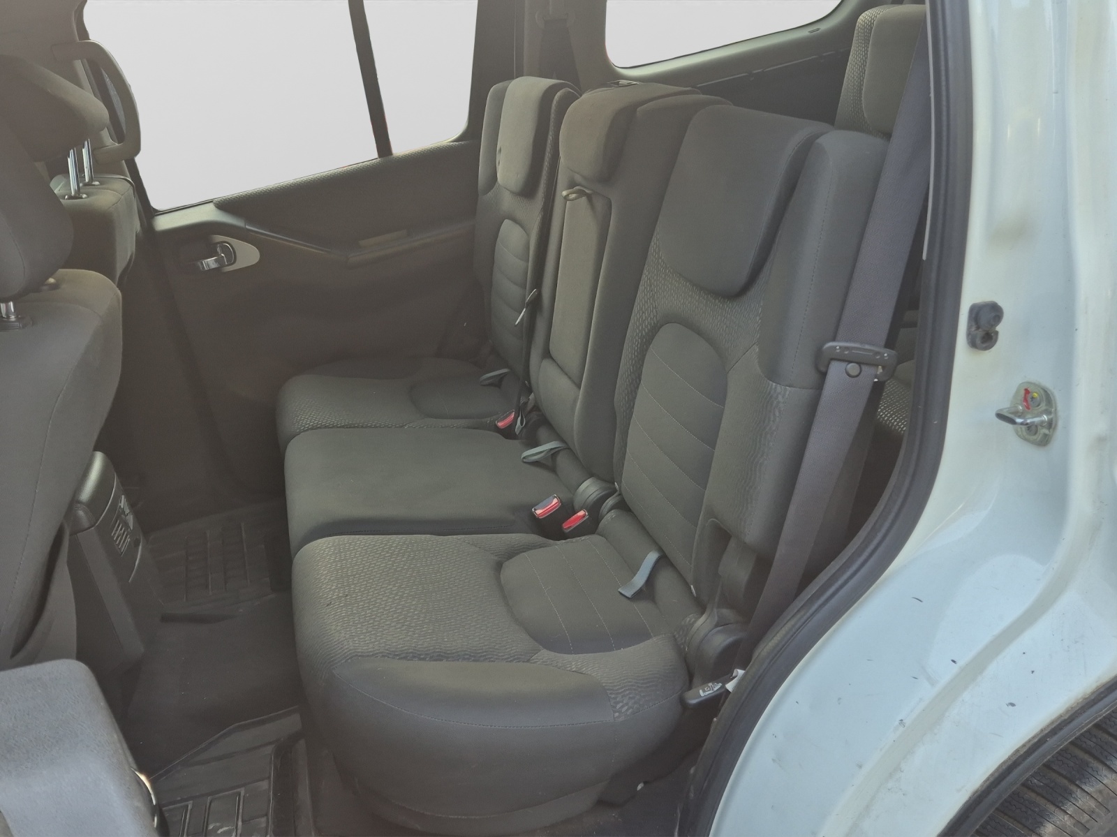 NISSAN Pathfinder 2.5 dCi SE-image-13