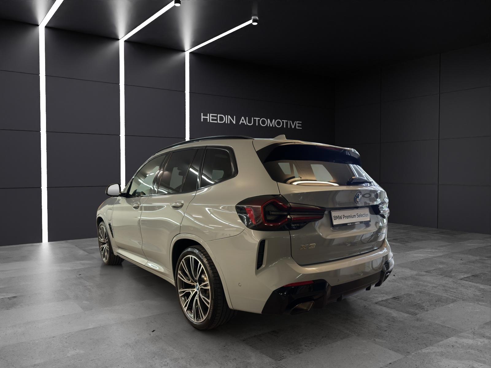 BMW X3 30e xDrive-showroom-element-2