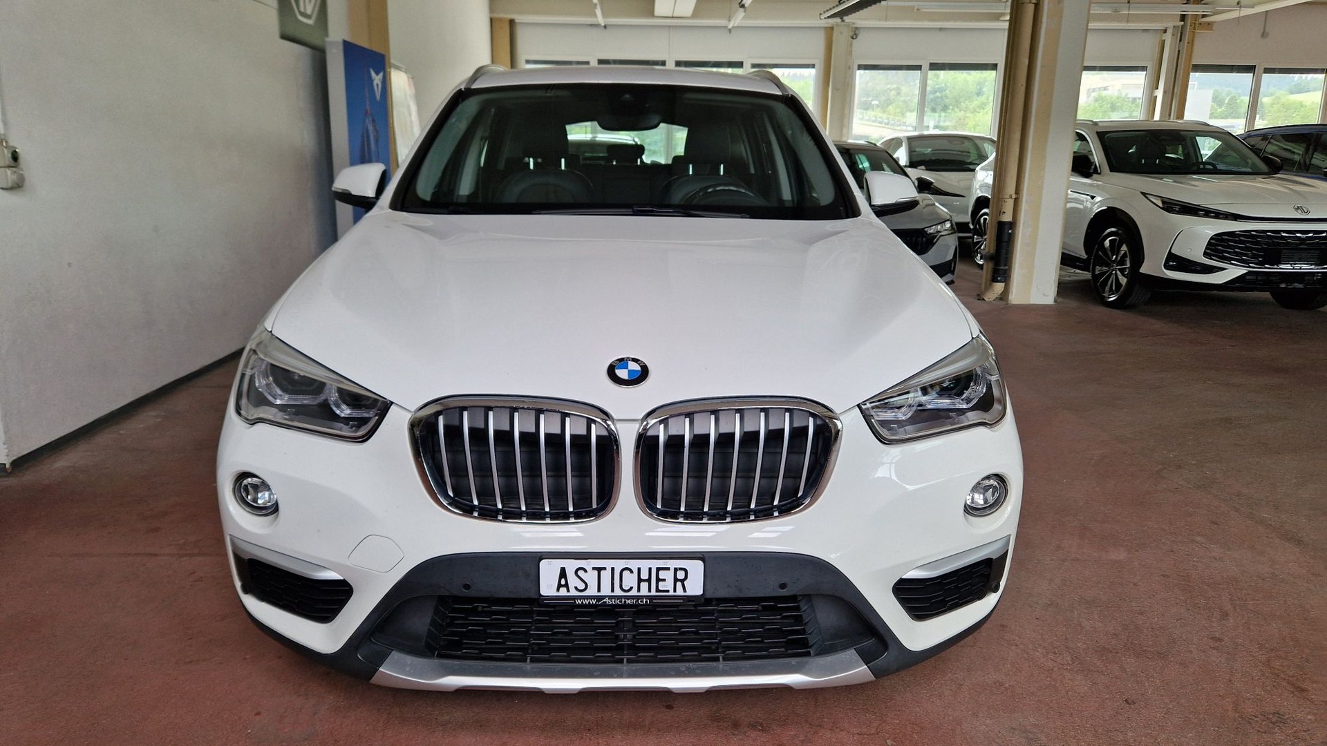 BMW X1 sDrive 18i-image-1