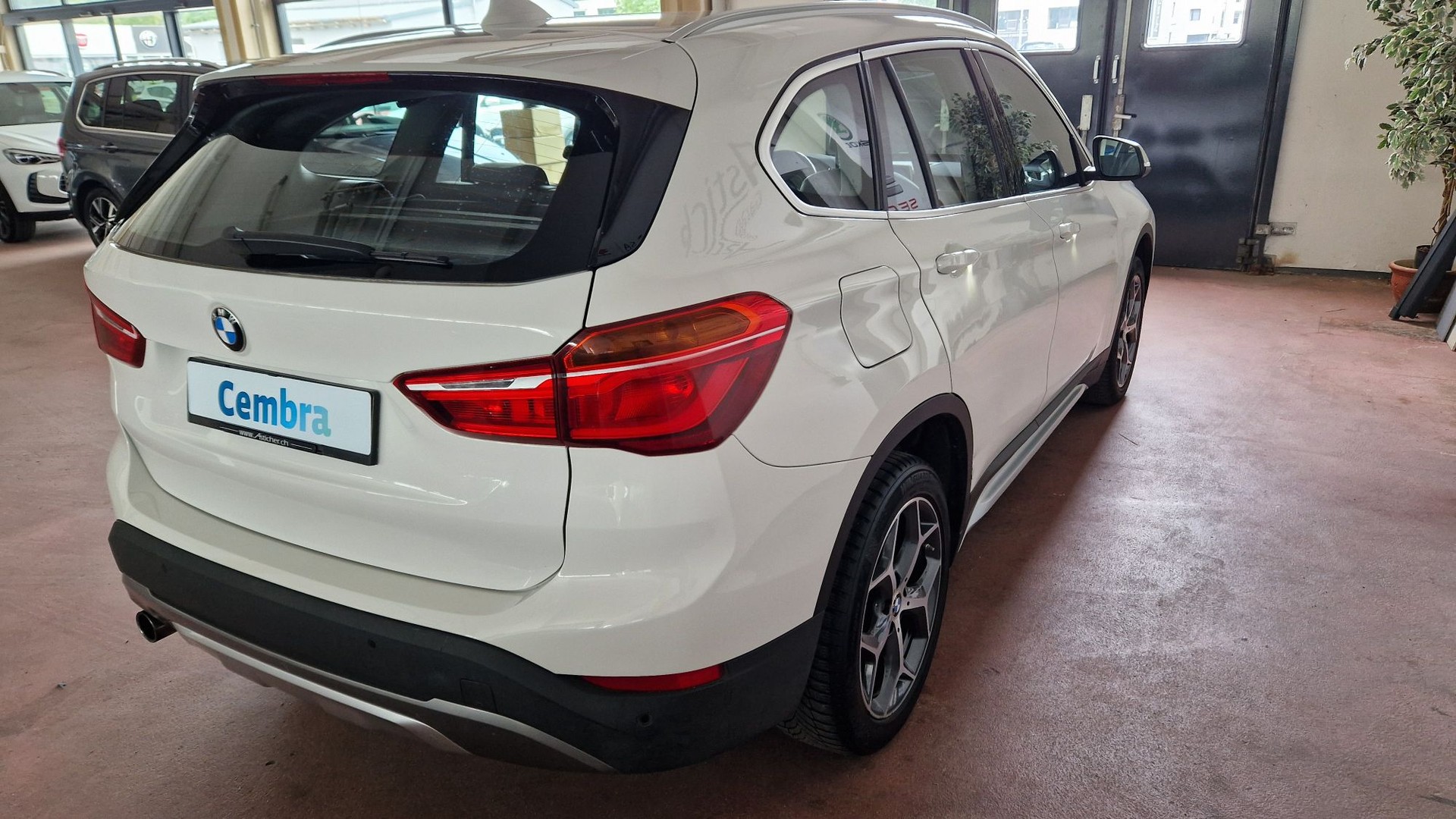BMW X1 sDrive 18i-image-2