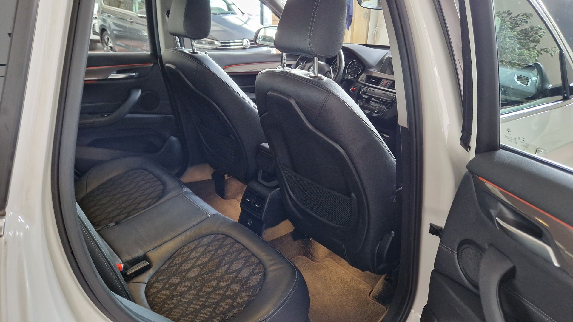 BMW X1 sDrive 18i-image-7