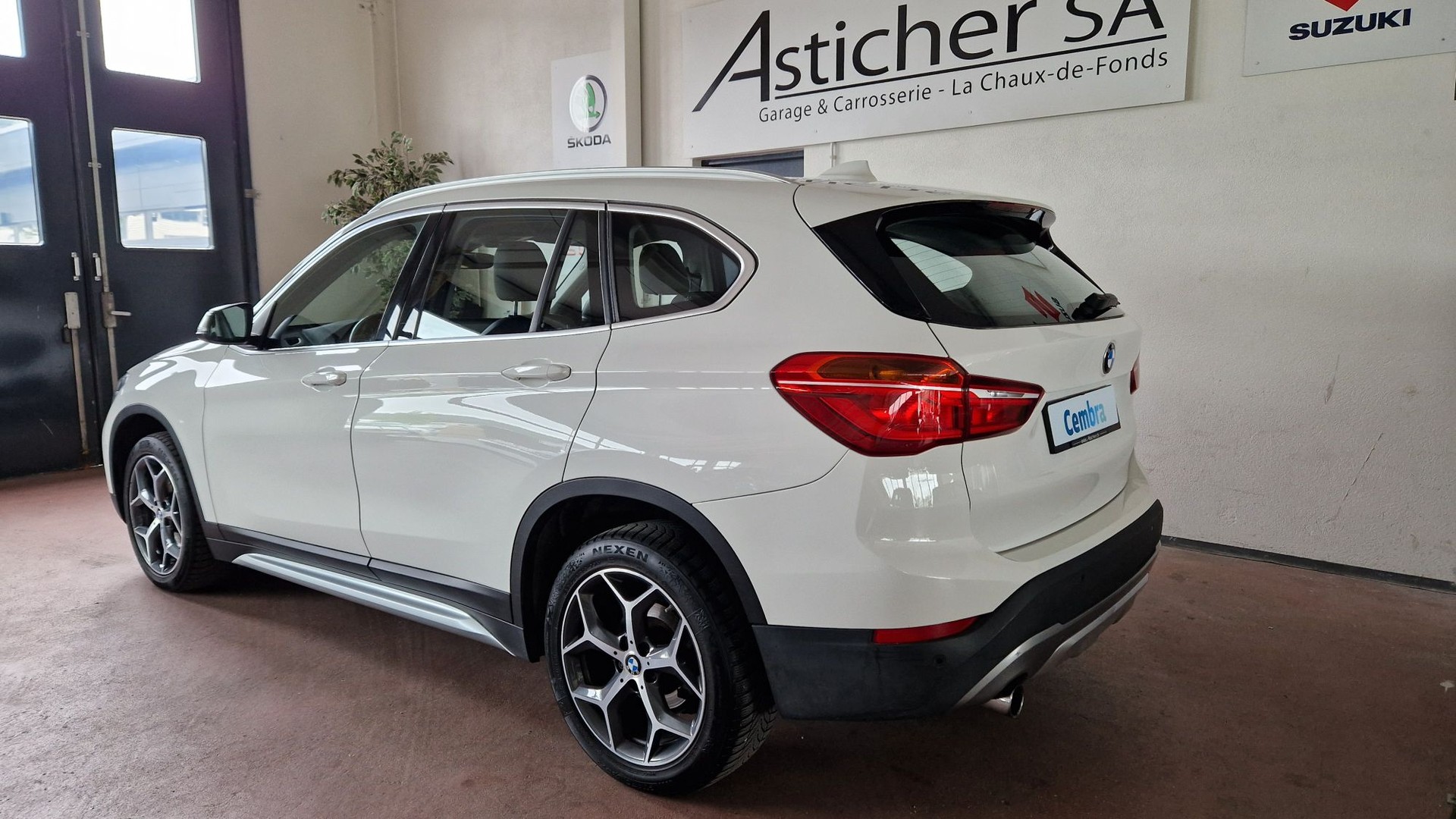 BMW X1 sDrive 18i-image-4