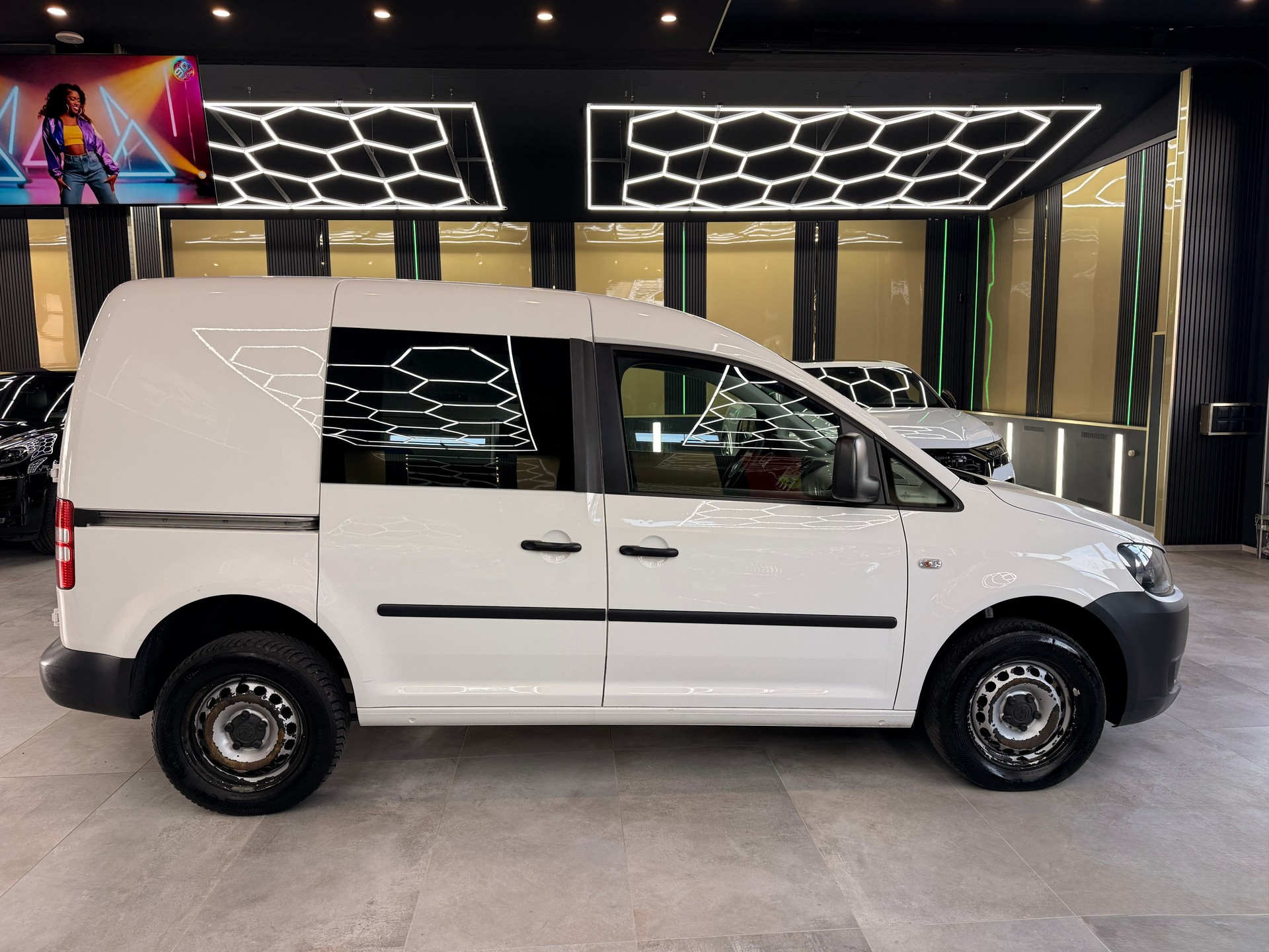 VW Caddy 2.0 TDI 4Motion-showroom-element-3