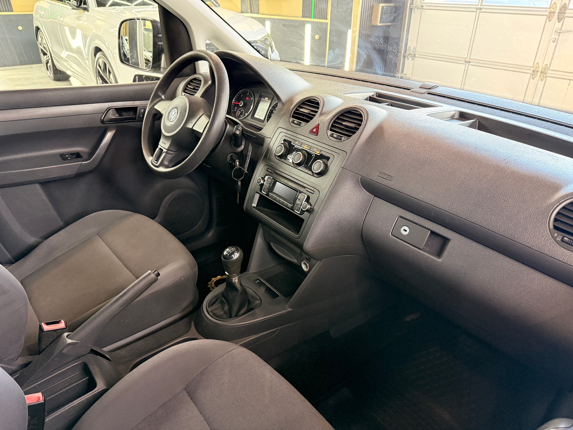 VW Caddy 2.0 TDI 4Motion-image-9