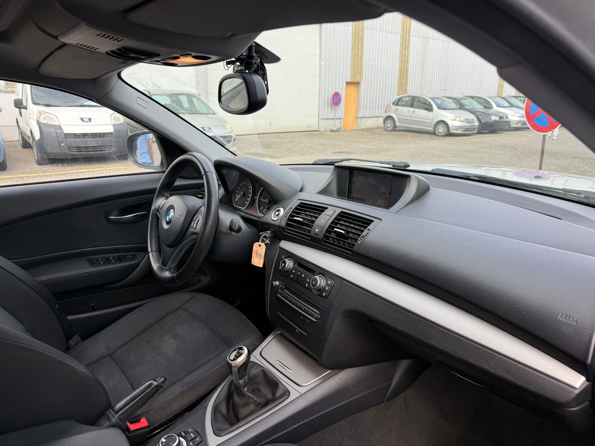 BMW 120d Dynamic Edition-image-8