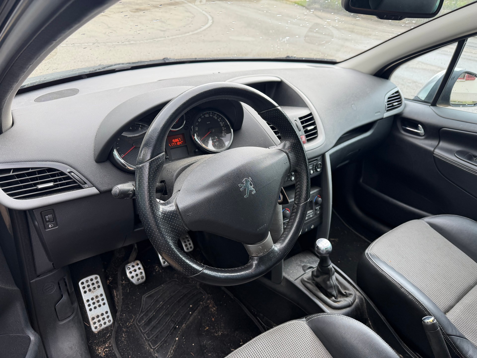 PEUGEOT 207 SW 1.6 16V Turbo GTi-image-7