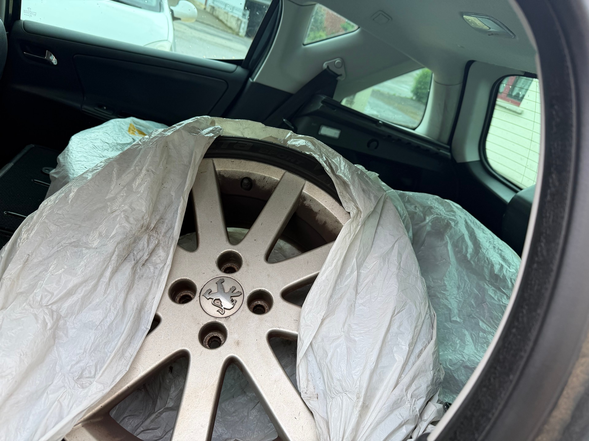 PEUGEOT 207 SW 1.6 16V Turbo GTi-image-8