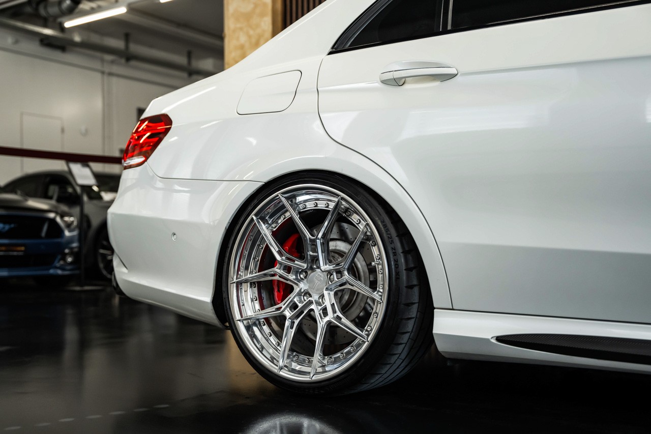 MERCEDES-BENZ E 63 AMG S 4Matic Speedshift-image-11