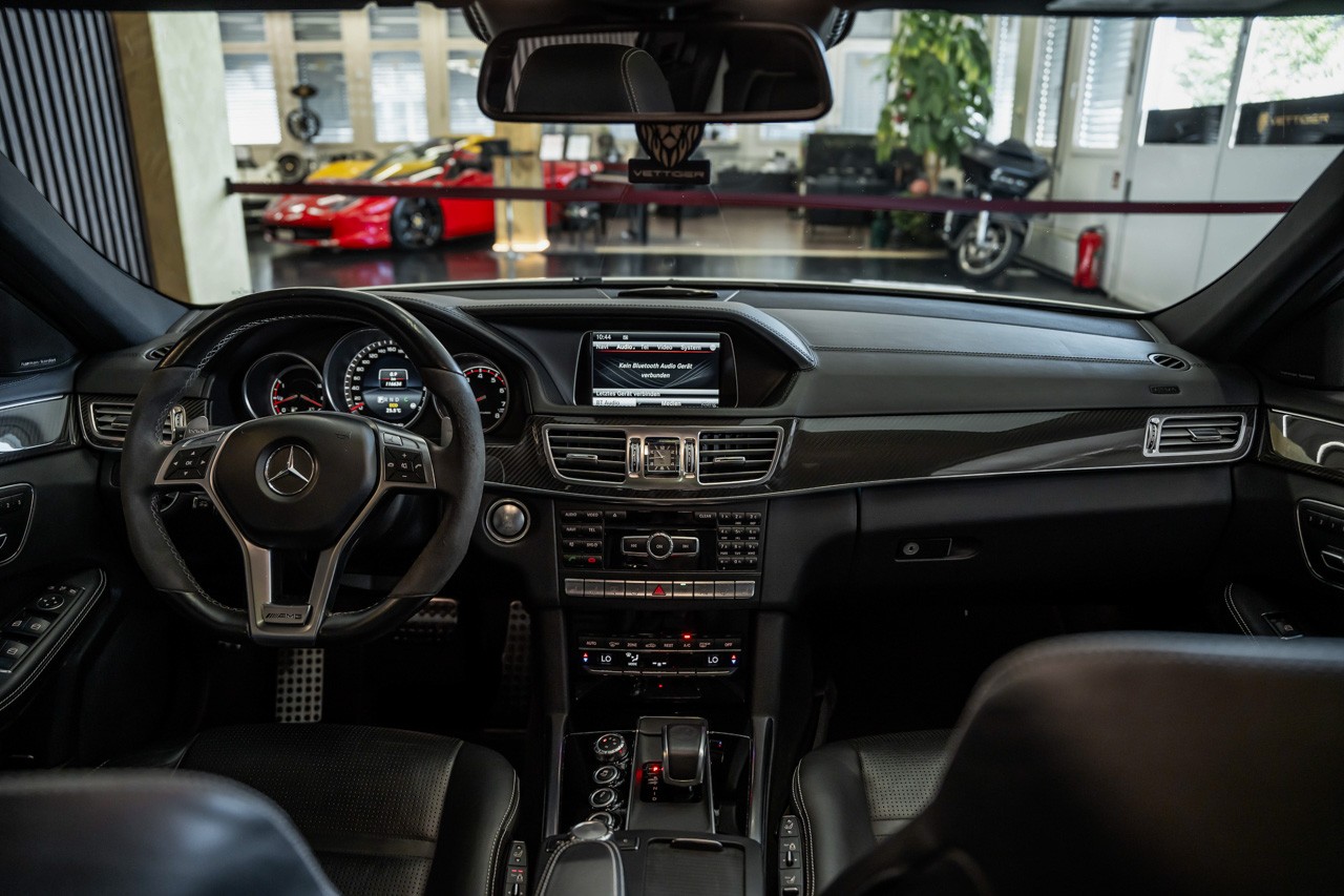 MERCEDES-BENZ E 63 AMG S 4Matic Speedshift-image-12
