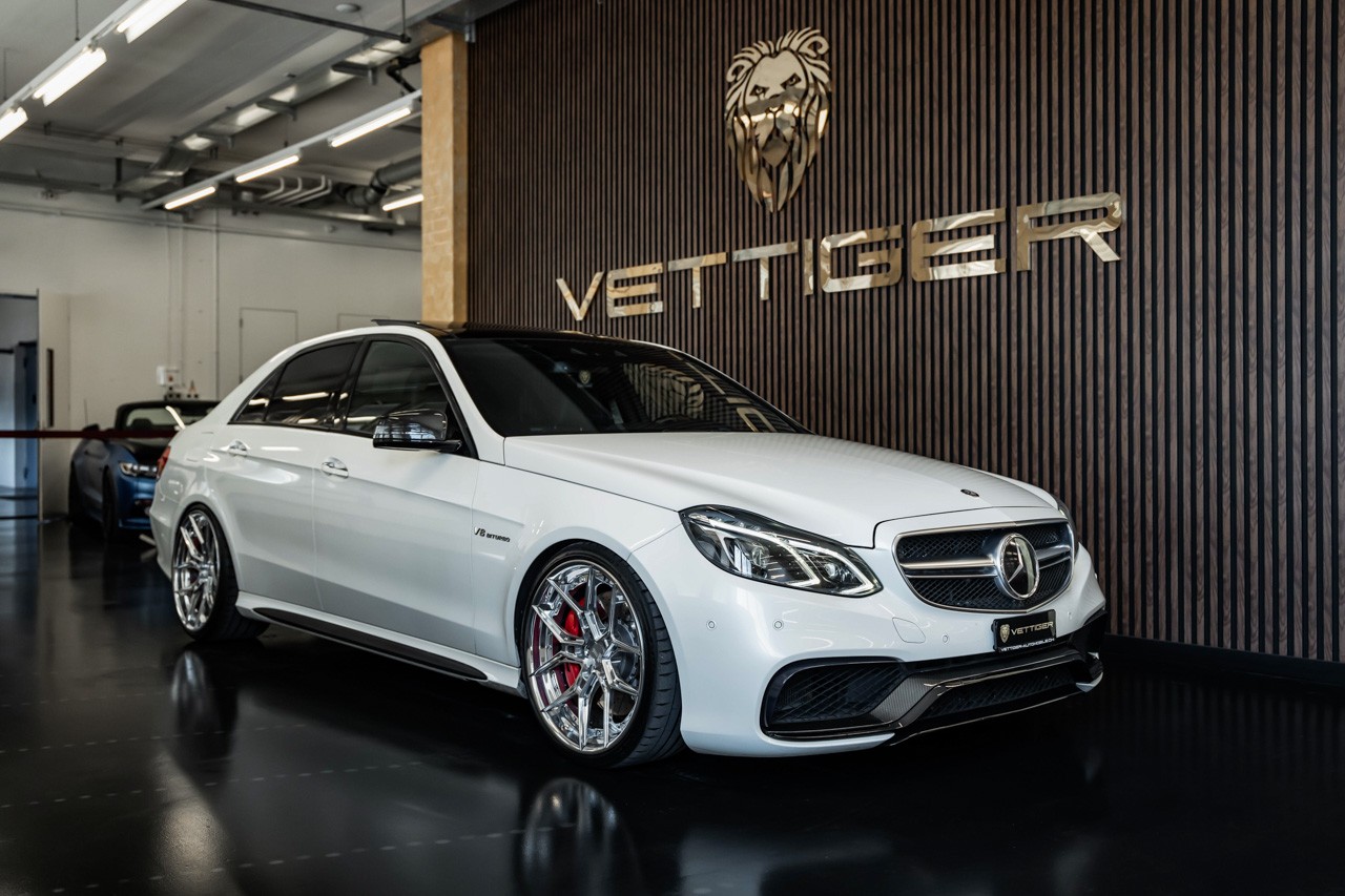 MERCEDES-BENZ E 63 AMG S 4Matic Speedshift-showroom-element-1