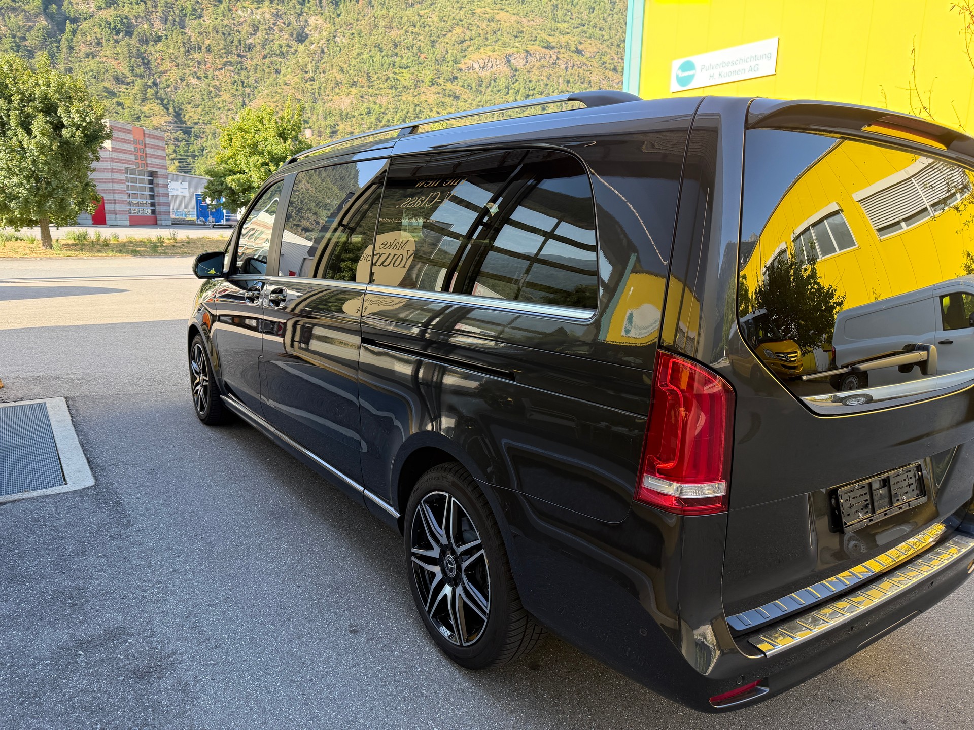 MERCEDES-BENZ V 300 d extralang Swiss Edition 4Matic 9G-Tronic-image-8