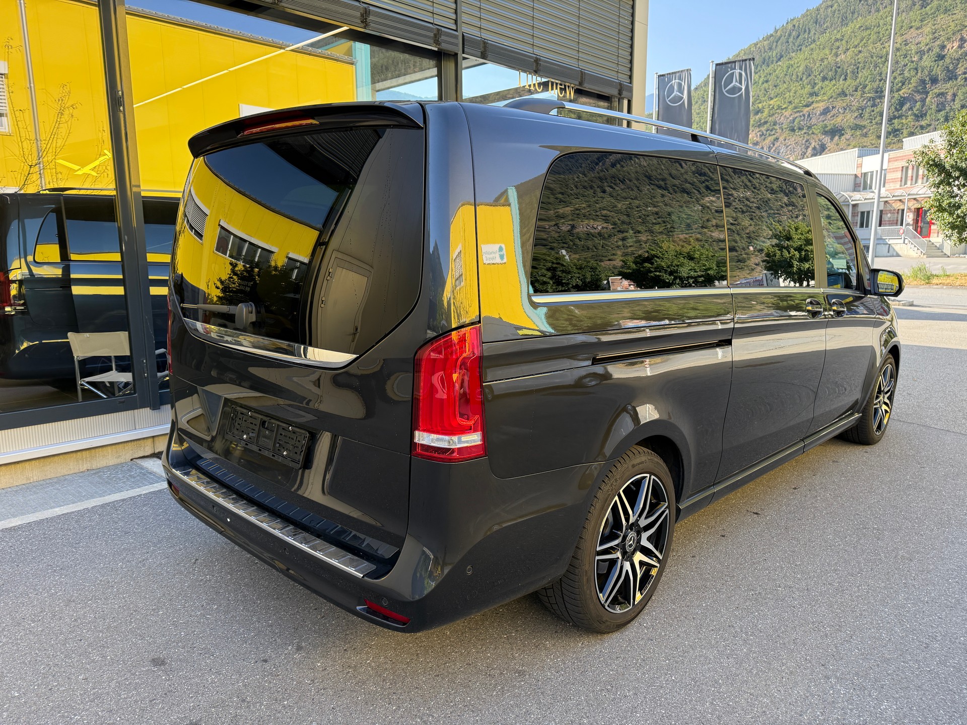 MERCEDES-BENZ V 300 d extralang Swiss Edition 4Matic 9G-Tronic-image-6