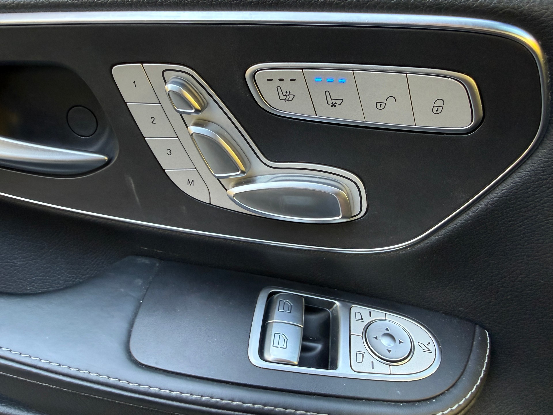 MERCEDES-BENZ V 300 d extralang Swiss Edition 4Matic 9G-Tronic-image-12