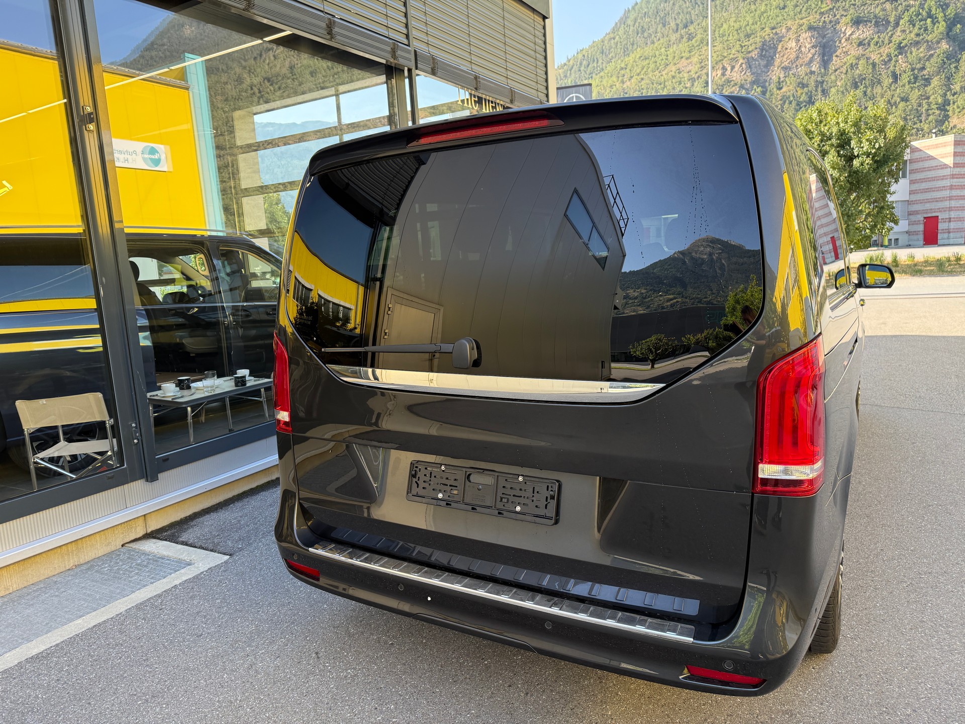 MERCEDES-BENZ V 300 d extralang Swiss Edition 4Matic 9G-Tronic-image-7