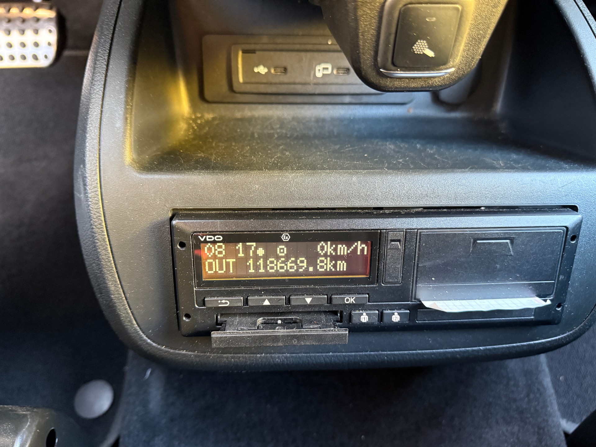 MERCEDES-BENZ V 300 d extralang Swiss Edition 4Matic 9G-Tronic-image-11