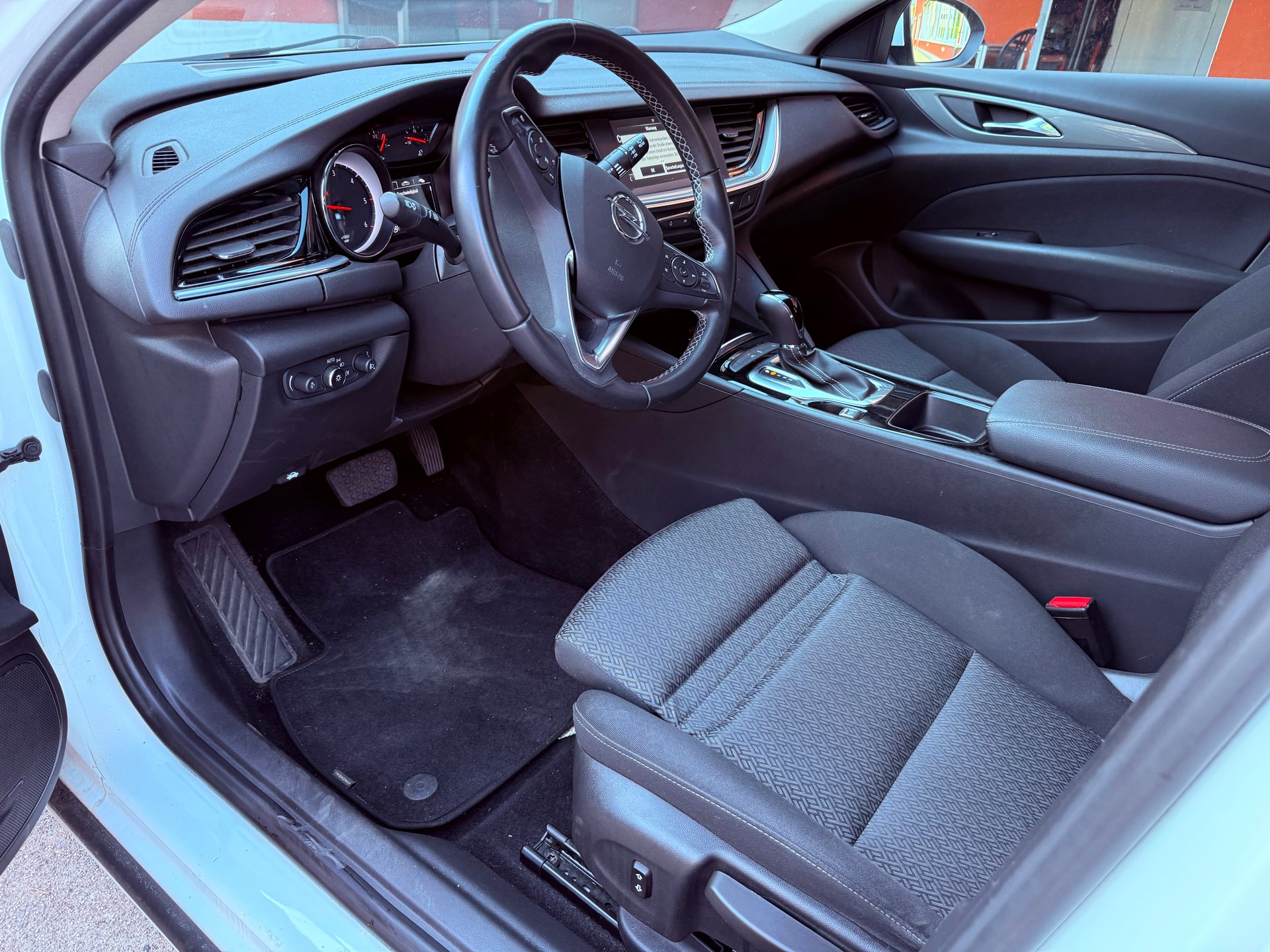 OPEL Insignia 1.6 CDTI Sports Tourer Excellence Automatic-image-4