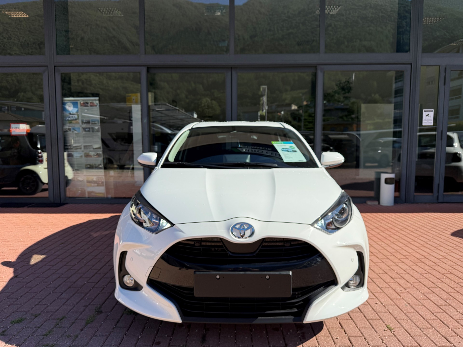 TOYOTA Yaris 1.5 Comfort e-CVT