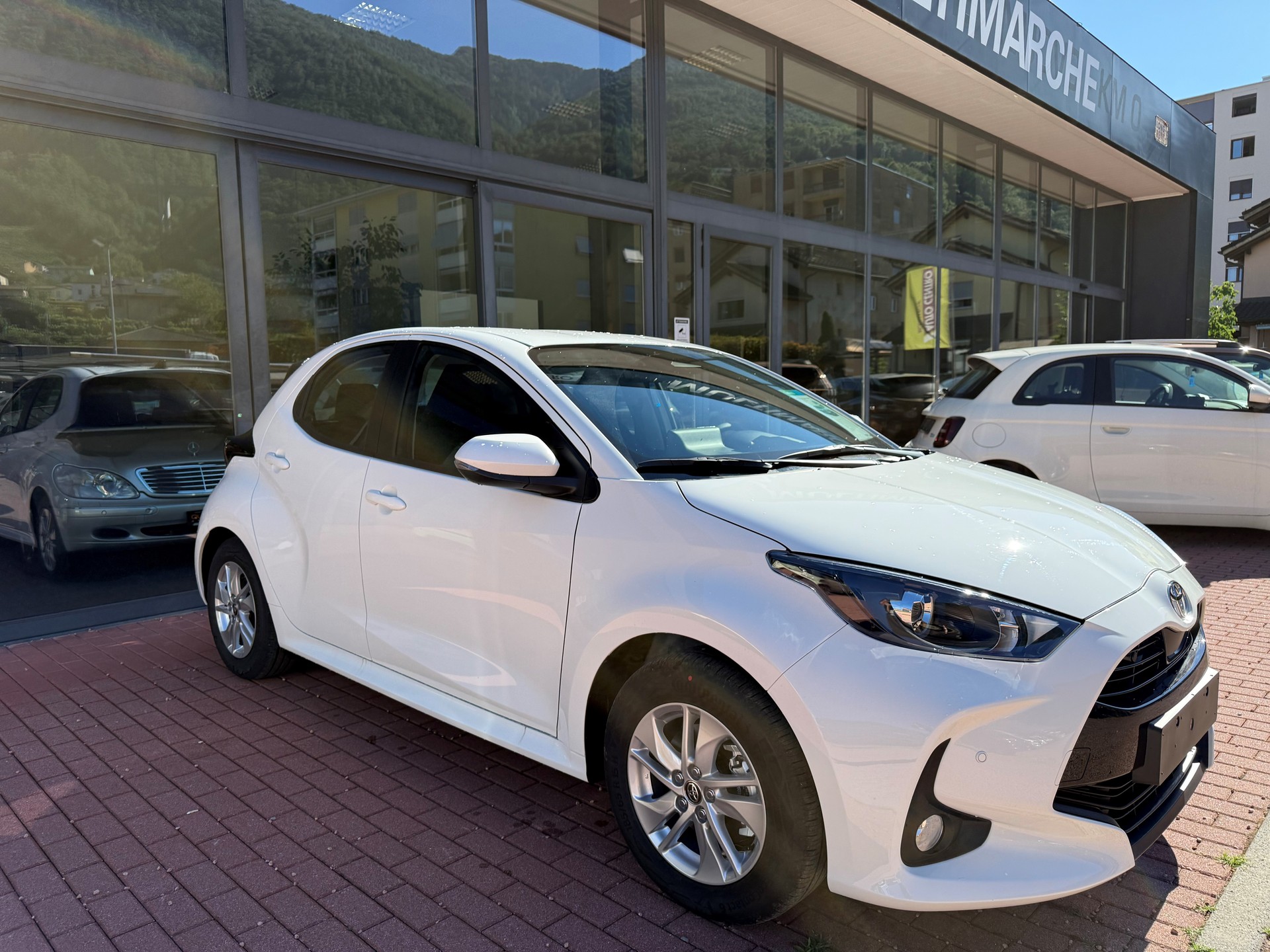 TOYOTA Yaris 1.5 Comfort e-CVT-image-1