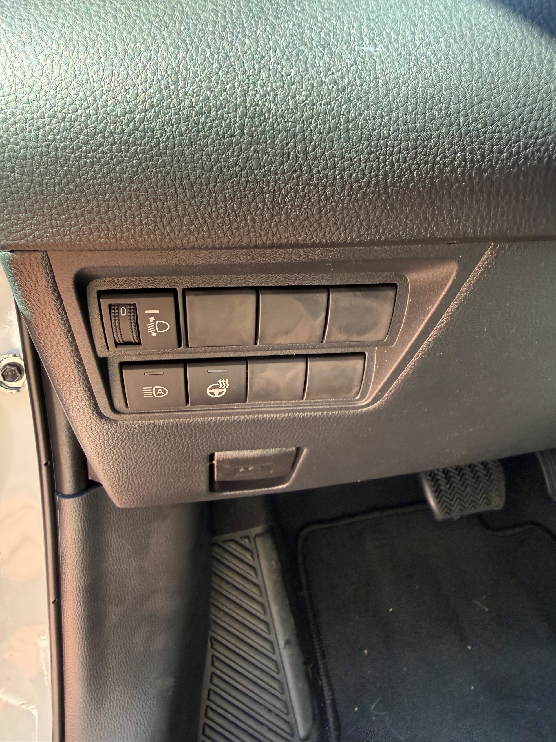 TOYOTA Yaris 1.5 Comfort e-CVT-image-13