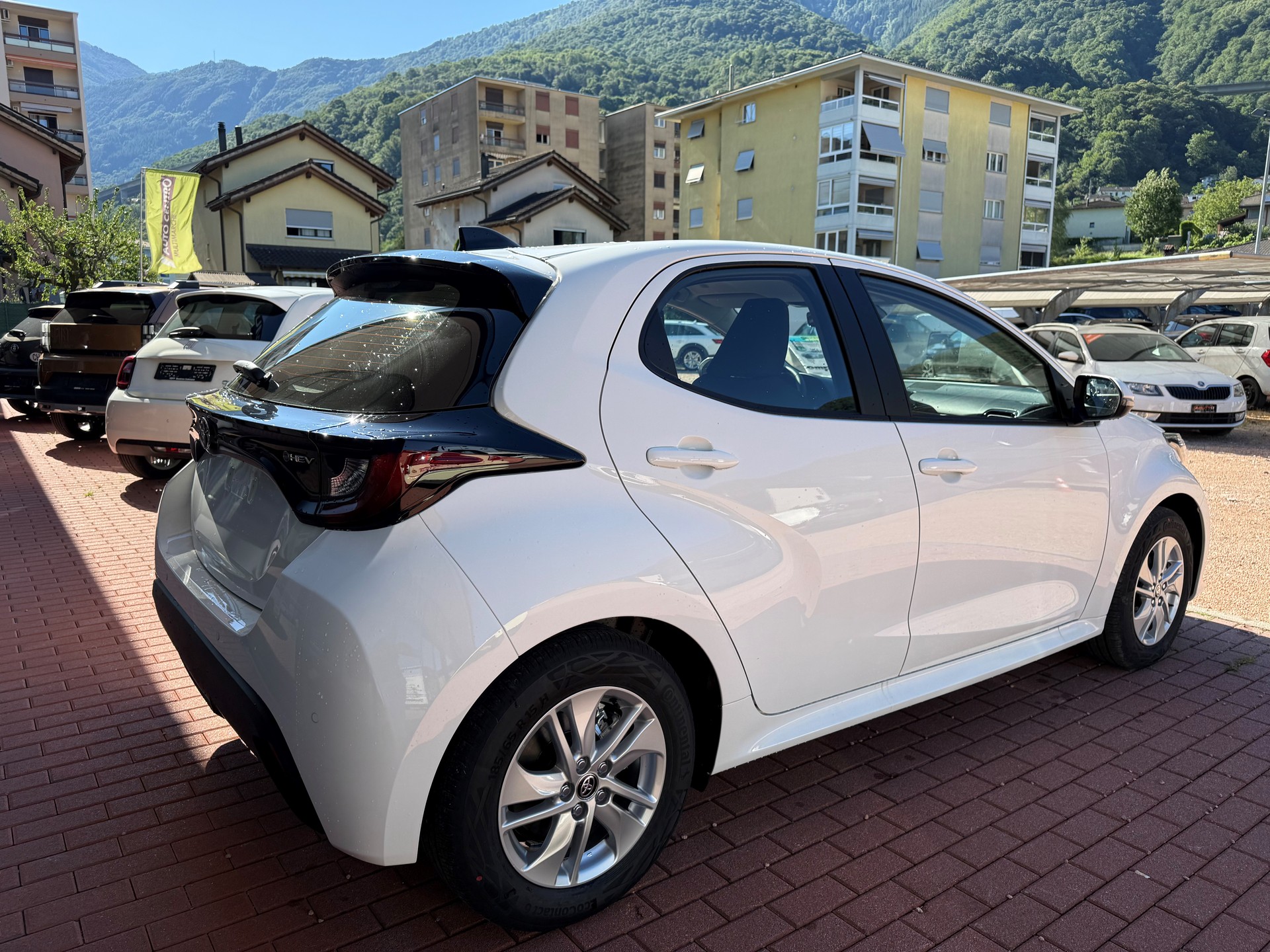 TOYOTA Yaris 1.5 Comfort e-CVT-image-2