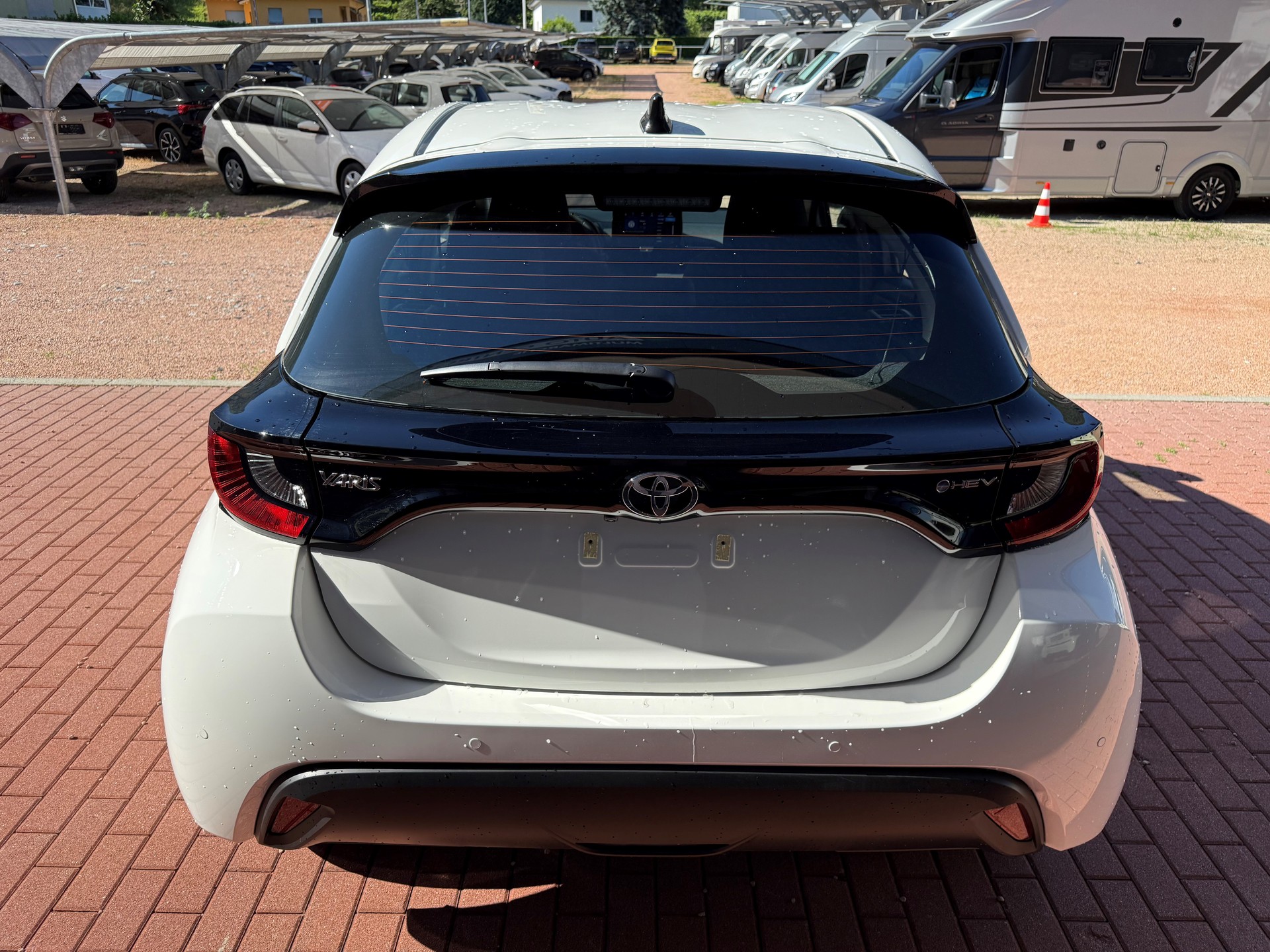 TOYOTA Yaris 1.5 Comfort e-CVT-image-5