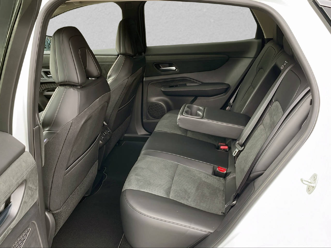 NISSAN Ariya Evolve e-4orce-image-6