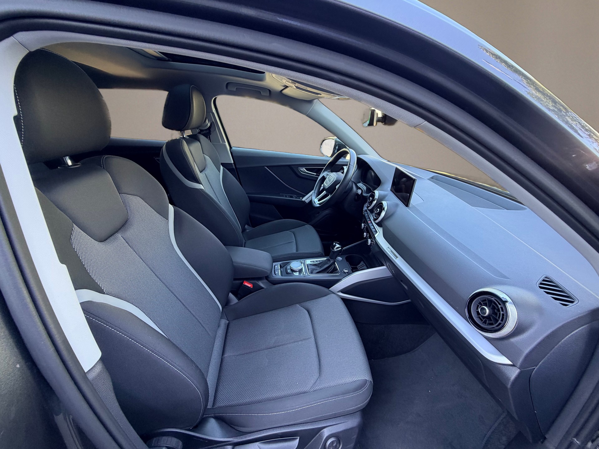 AUDI Q2 35 TFSI S line S-tronic-image-6